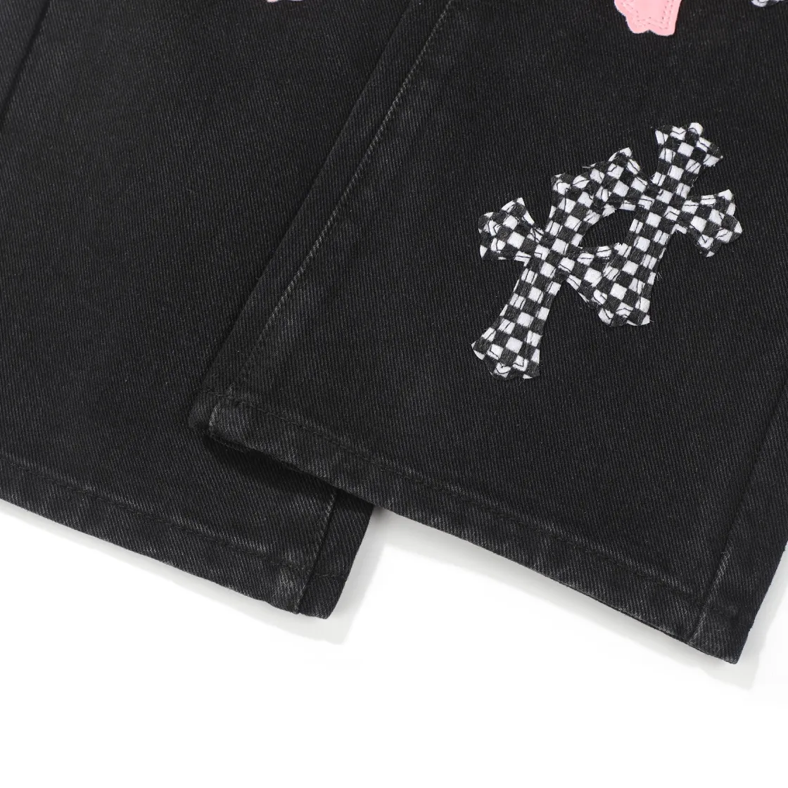P280 (top version) Chrome hearts new city-limited flame plaid black and pink jeans Chrome hearts city-limited jeans Hardware customization Original development vintage levis American-made 501 black and gray base remake Levi's American-made 501 base imported sheepskin 925 silver remake [Top heavy industry fashion design] Consistently high-street luxury style. Speaking of this style, the Zangyin family and GU family are definitely the leading representative brands. Especially the Zangyin family has really achieved a state-of-the-art effect in creating high-street style. The unique washed material is used to create this style. The color system is already quite eye-catching. After it is decorated with patchwork cross flowers, it cleverly highlights the charm of the brand. Secondly, this style uses classic The high-waist cutting design highlights the long legs and fashionable temperament of the upper body. The brand is highly recognizable and the slim fit configuration is more suitable for daily wear. It is a product that interprets personality, fashion, and specifications at a glance. This single product is enough to make any fan excited. It can be a white T-shirt for a youthful college style, or a tight suspender for a royal style. It has strong matching ability and can be easily controlled by men.  [Materials and craftsmanship] Needless to say, this point goes without saying. As an excellent craftsman brand, Zangyin’s requirements for details and craftsmanship are really perfect. The washed color of this model has gone through so many processes, not to mention the embellishment of denim appliques. It is also purely hand-made and sewn. Just like what they believe in, only hand-made things have soul and have the meaning of wear. A top-notch heavy-duty fashionable denim item, I look forward to your perfect interpretation! !  Color: Black Size: S M L XL